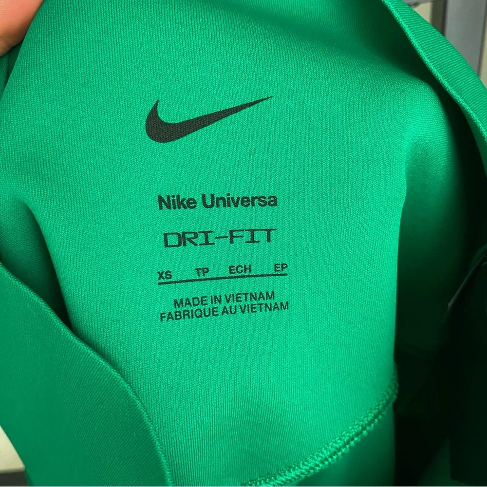 NWT Nike Highrise 7/8 Length InfinaSmooth Leggings with Pockets